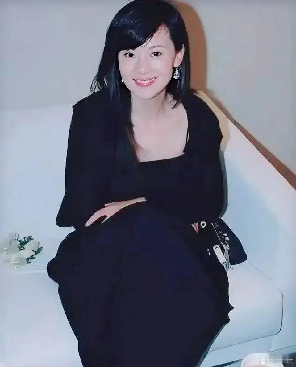 怪不得咏梅肯坦然承认自己的衰老年轻时候的她是真的美 