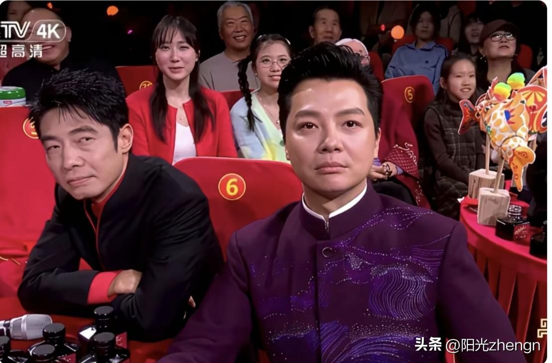 任鲁豫和撒贝宁加起来都100岁了，时间过得真快，真是年龄不饶人。

看着这张照片