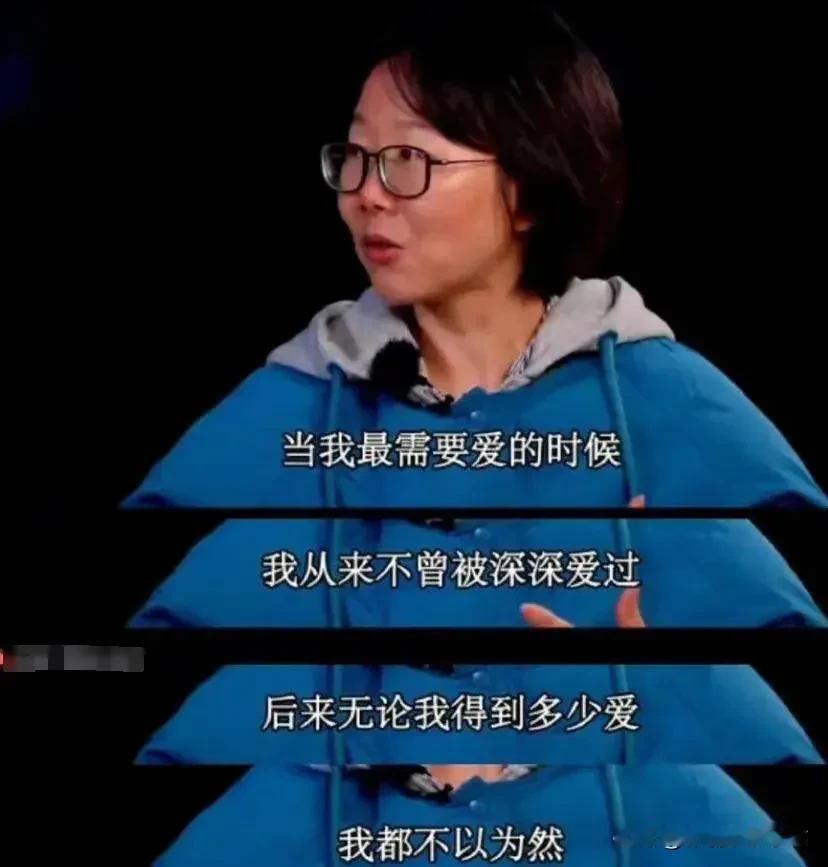 45岁的作家李娟，不婚不育不上班！
 
1、工作：无需上班；她喜欢做进厂打螺丝这