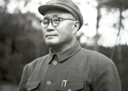1947年，刘伯承偶遇一个捡粪的老农，老农随口的一句话，让他冷汗直流，也帮助他识