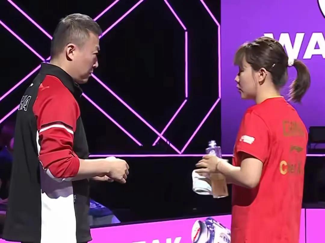 横滨冠军赛上，主教练马琳指导在WTT赛场上第一次做陈幸同，陈熠，石洵瑶的场外指导