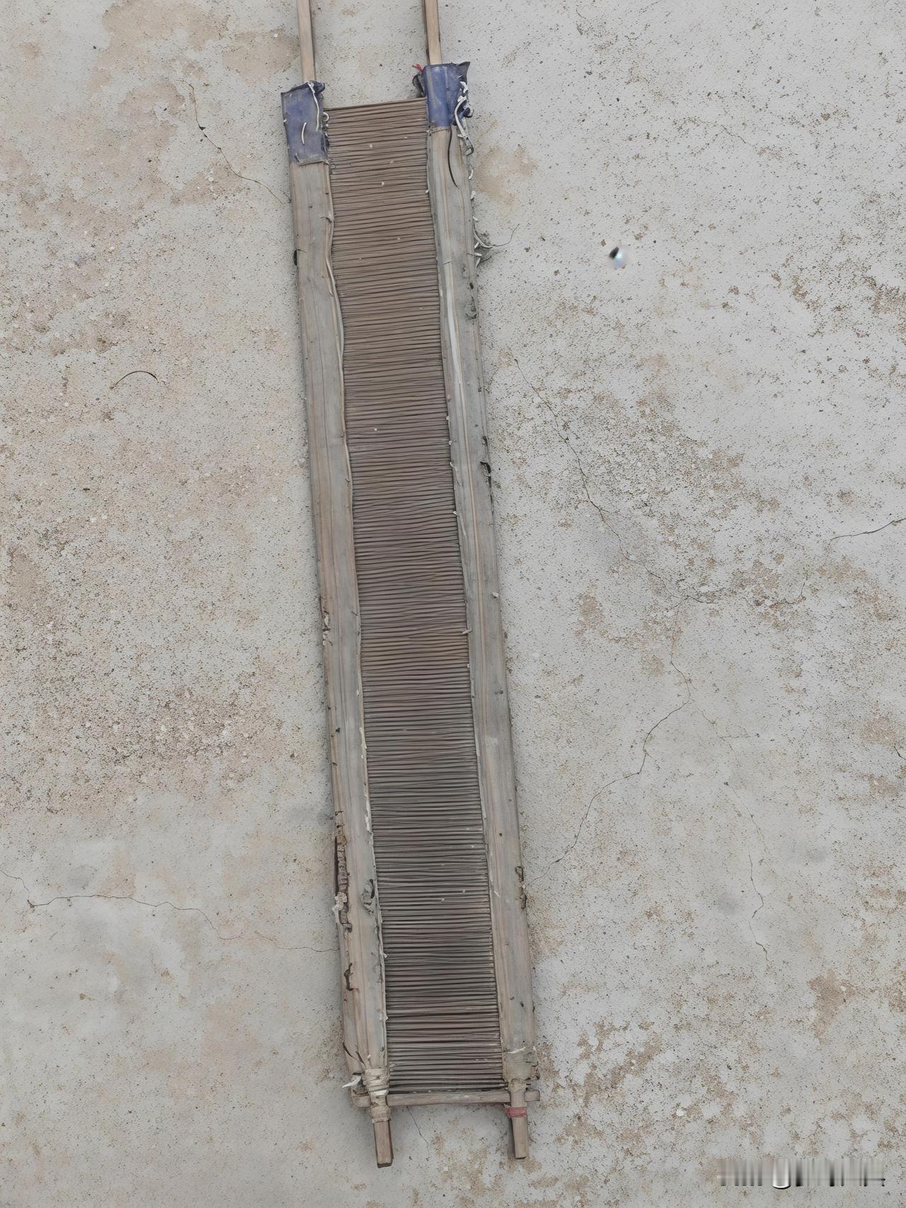 老屋里发现一条老古董？应该历史非常悠久了吧？问了100多人没有一个认识的，个个都