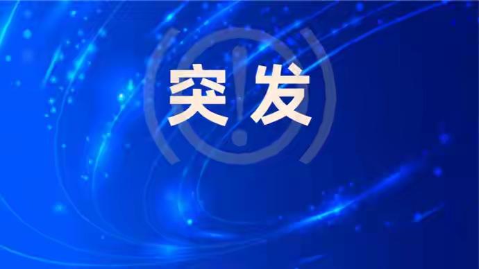 王健林后悔帮许家印买广州足球俱乐部这事挺让人唏嘘。2010年王健林给许家印打了1