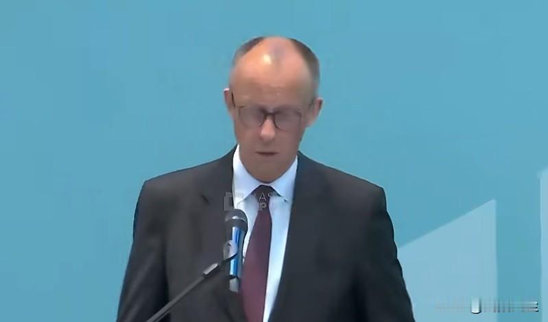 德国总理默茨谈德国的未来:“试想一下，官僚流程不再需要数月，而只需几天。各类许可