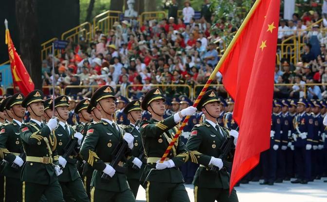 越南刚与美国签协议，又向中方发“阅兵邀请”，4个月后又想在河内看到解放军？
黄春
