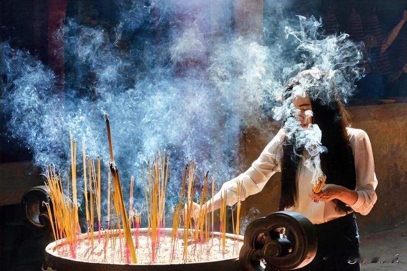 什么人适合修行？
达官贵人，皇亲国戚，大户贵族。

所谓的“财侣法地”，修行之路