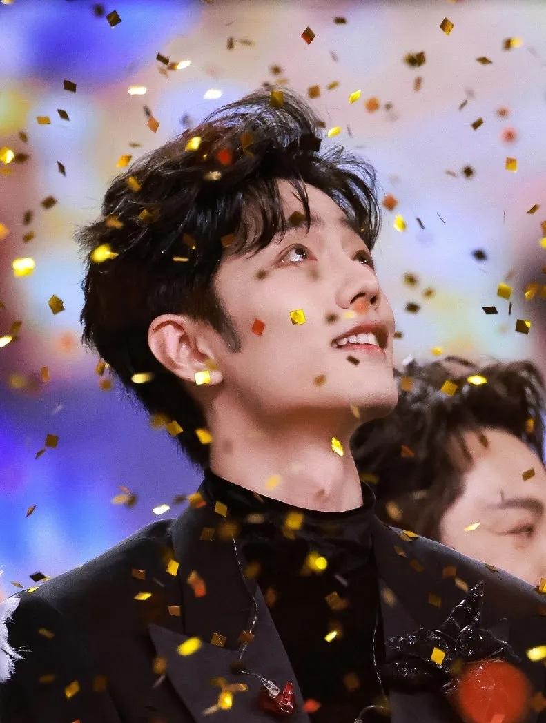 王彦霖的那句话含金量还在上升，
他说谁不喜欢肖战呢，连我都喜欢的不得了

昨天的