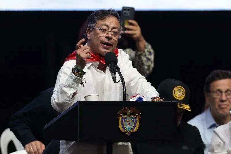 【哥伦比亚总统：最近一艘被美国炸毁的船只是哥伦比亚船只】[我去......]（路