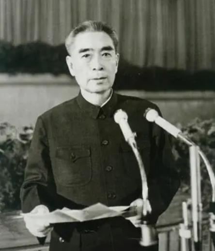 毛主席参加陈毅追悼会时，意外在角落发现一副特别挽联，激动询问：这个人到现场了吗？