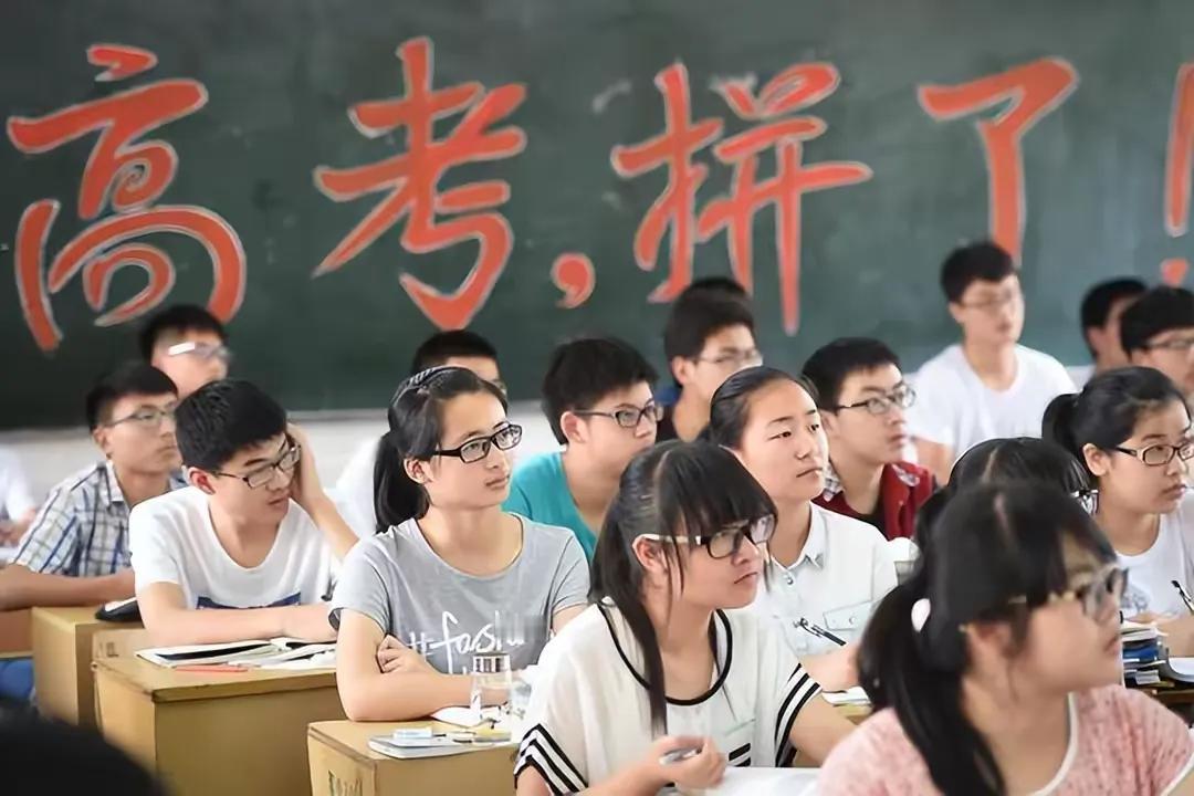 教师的这十大“傻”行为，你中了几条？

1. 过度操心：学生的大小事都亲力亲为，