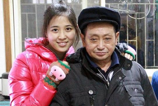 [微风]1990年，重庆36岁光棍在冬夜里捡到一名女婴，含辛茹苦把她拉扯大，28