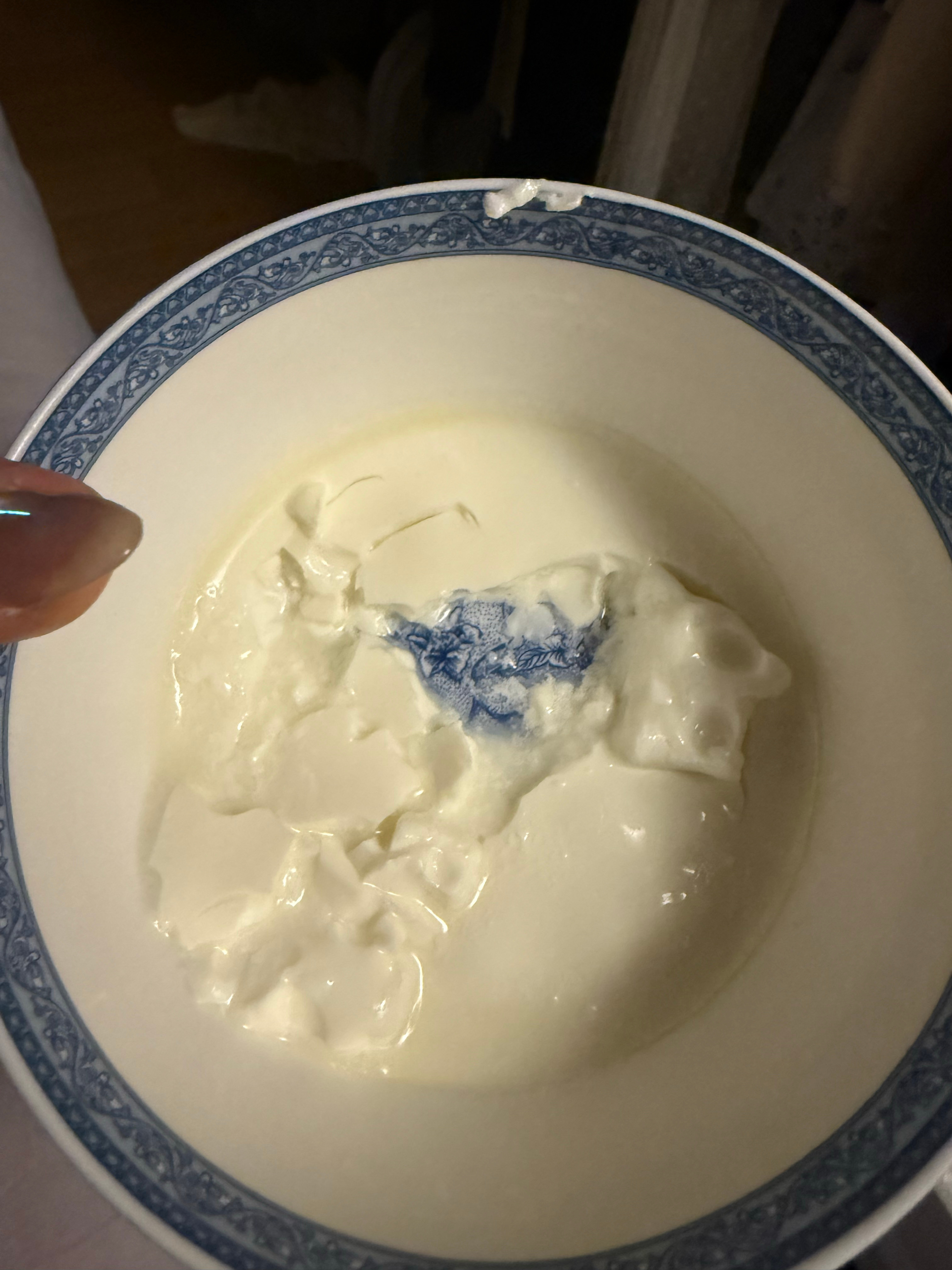 我去 牛奶放了两天变啥了？变酸奶了？？ ​​​