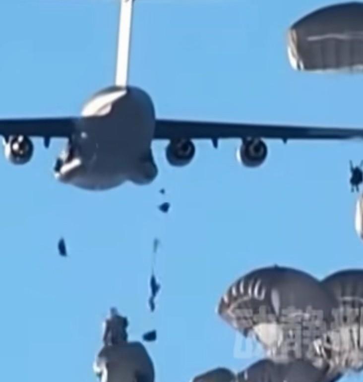 美国移民局枪杀军人遗孀

美国明尼苏达州移民局枪杀本土白人事件引发骚乱，简单的一