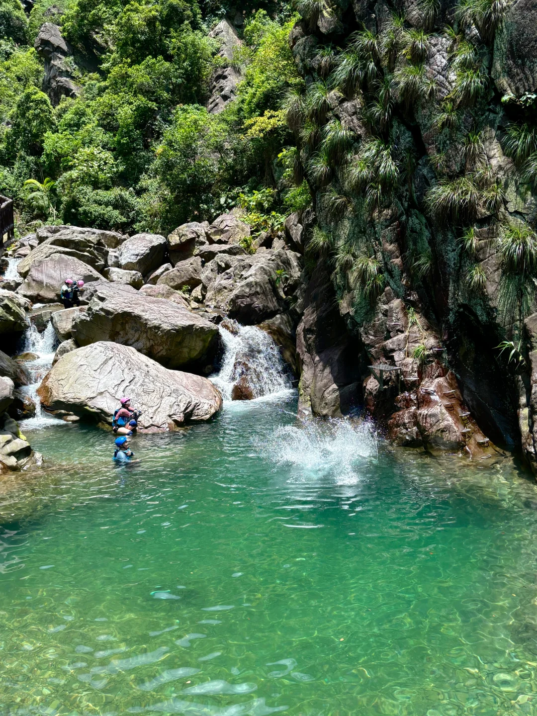 清远小众漂流，避开人群玩到爽！溪降跳水Get