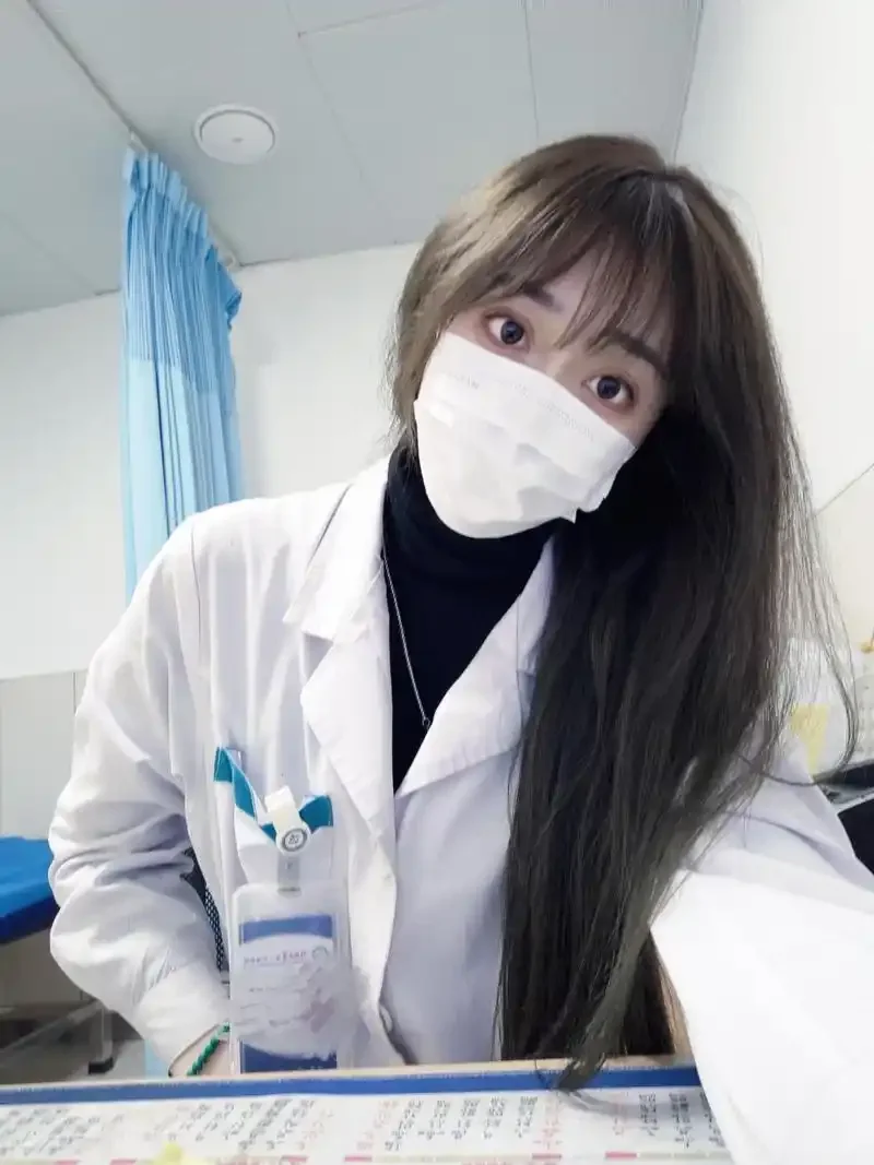 我靠，你铁嘴神算啊你！ 下老吕睡觉，是睡不好的，接了个姑娘电话。顺便说...