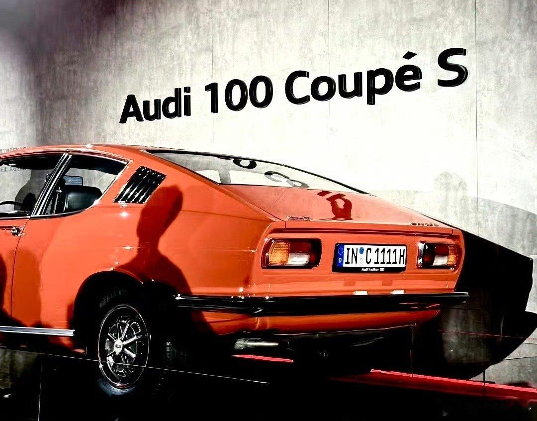 有三台车的车尾是超棒的1. 奥迪100 Coupe S2. 2011款奥迪A73