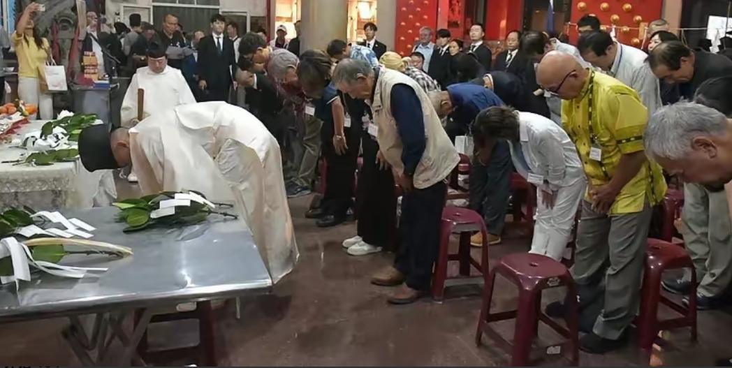 民进党立委邱议莹、许智杰等人竟然于昨天晚上在高雄市红毛港保安堂祭拜日军战犯。二战