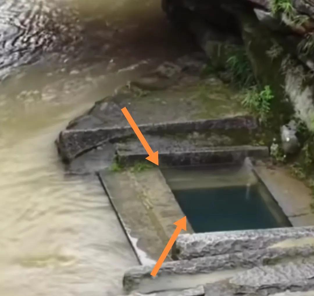 宣城朱旺一河边井水不犯河水（河井水同步涨落）。