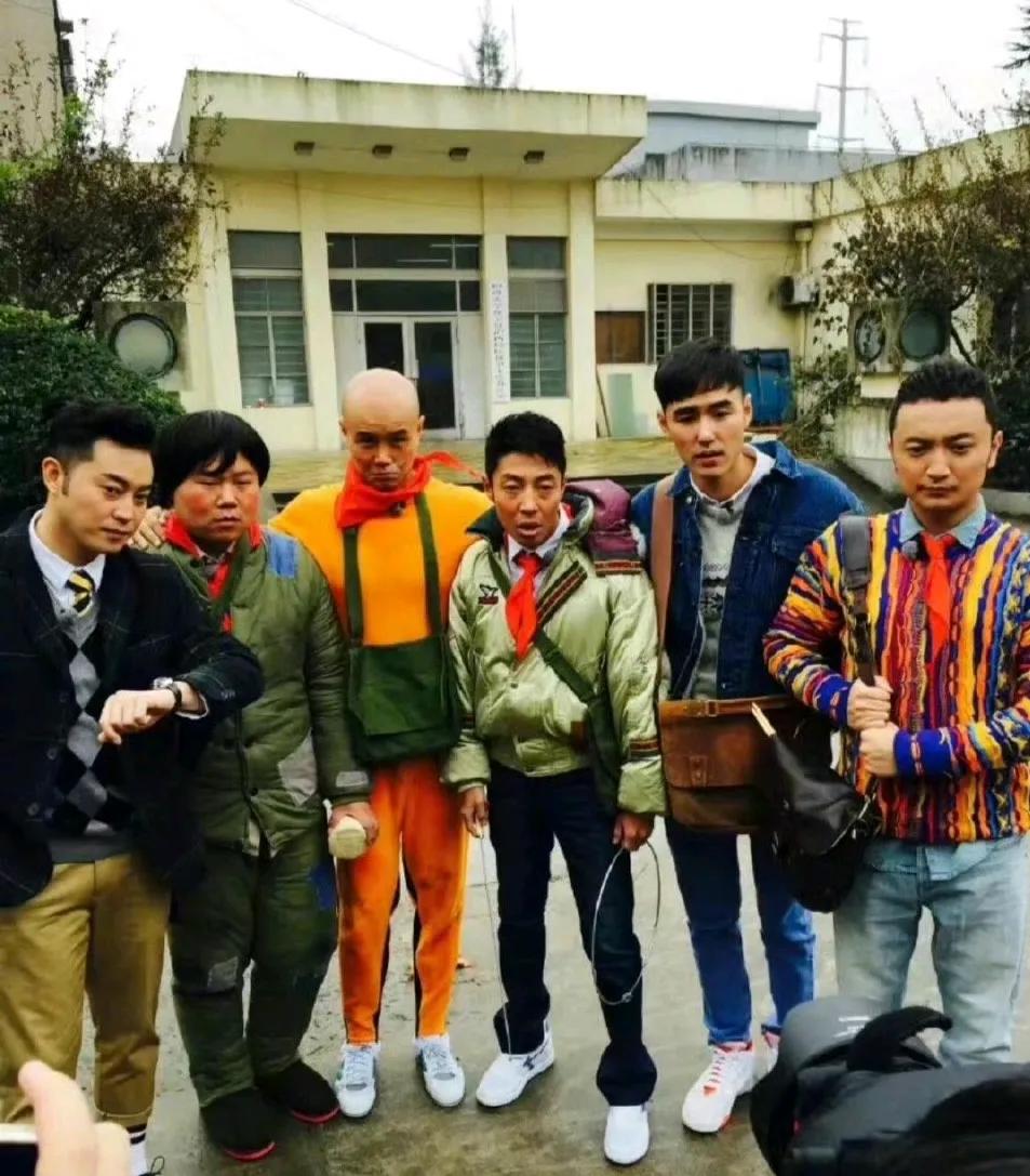 这都是什么神仙照片啊，也太搞笑了吧。看看图片中的六大男神，真是一个比一个搞怪。除