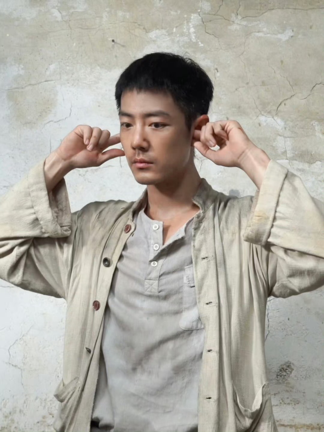 肖战 希望这位大明星以后都要顺顺利利的～平平安安的好好生活 