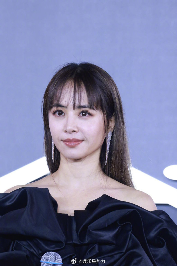 蔡依林回应与彭于晏复合 在采访中回应与 “已经复合 6 年” 的传闻，称 “我也