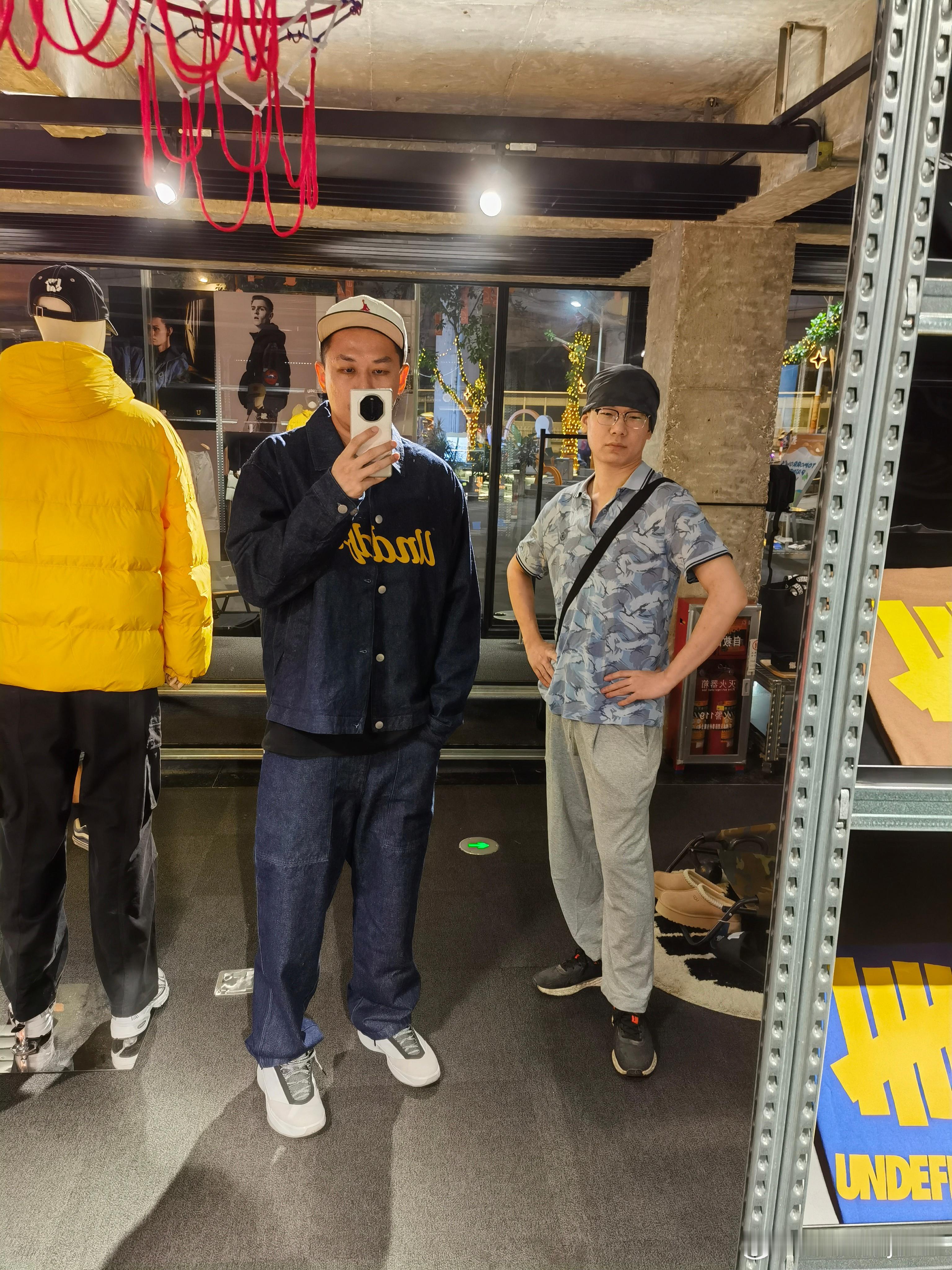 从南飞到北，但今天体感温差倒不大～如此少的机会跟我家这神奇的两兄妹聚聚(中间还隔