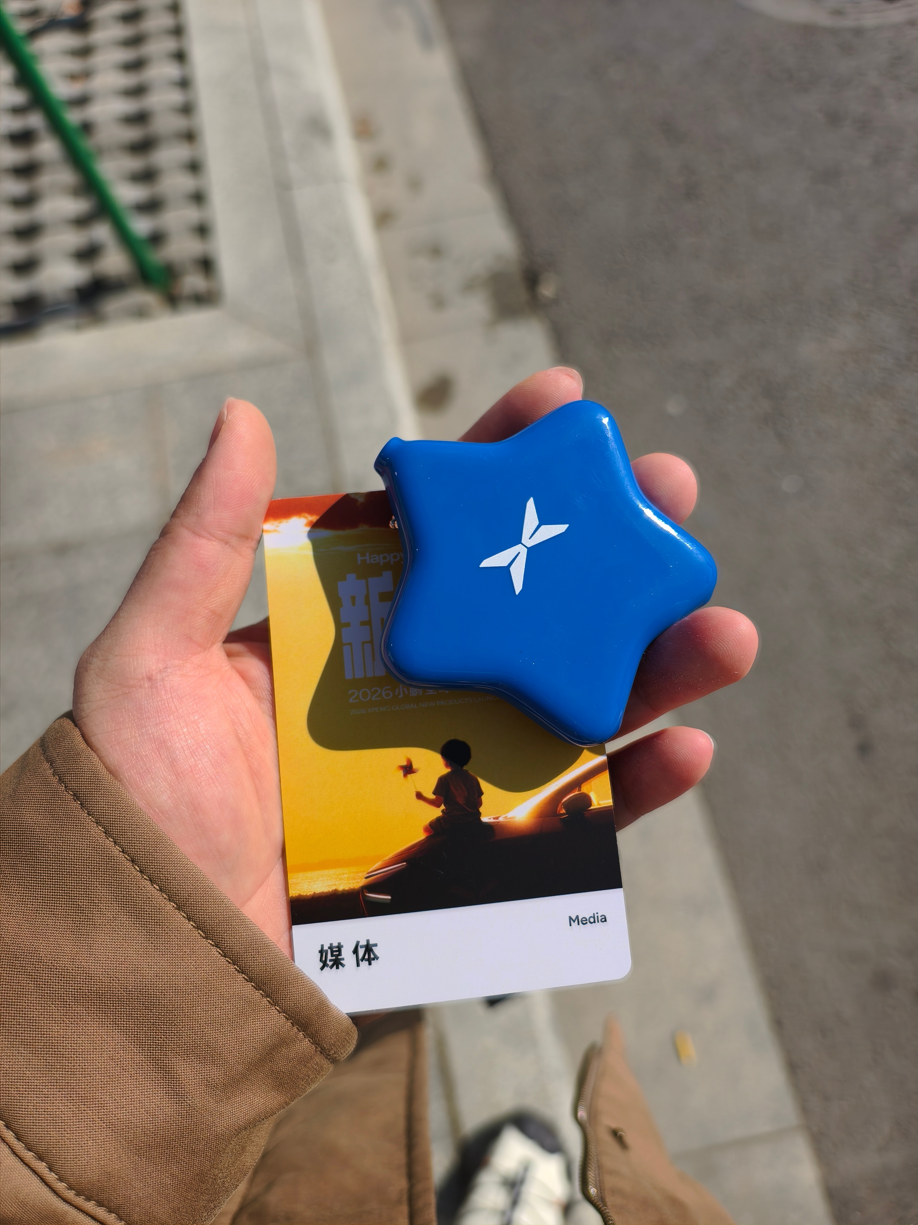 以后还是不把牌挂脖子上了，被当工作人员了