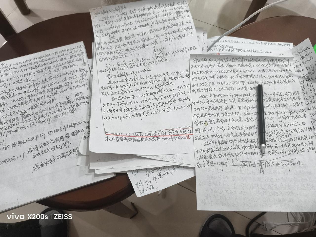 《头条》成为我每天必到的打卡地，我退休之后为每天到《头条》打卡，比我上班时用的笔