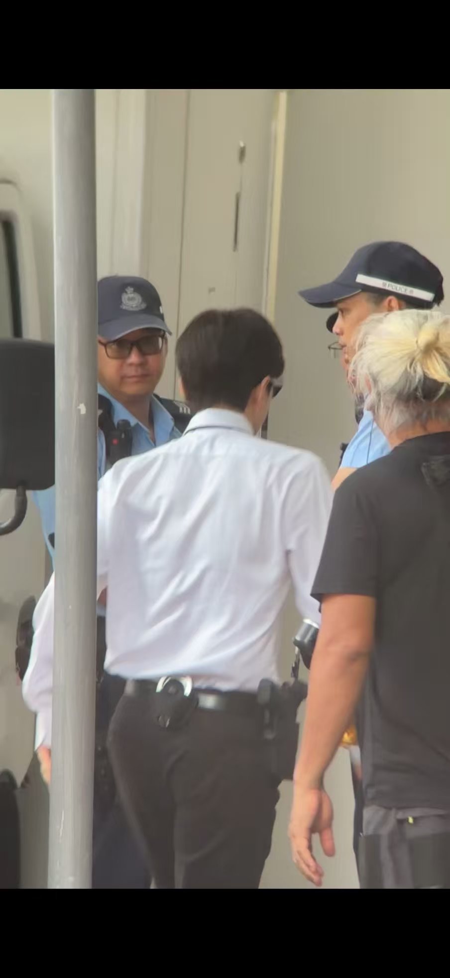 哥哥 那个是来铐我的吗