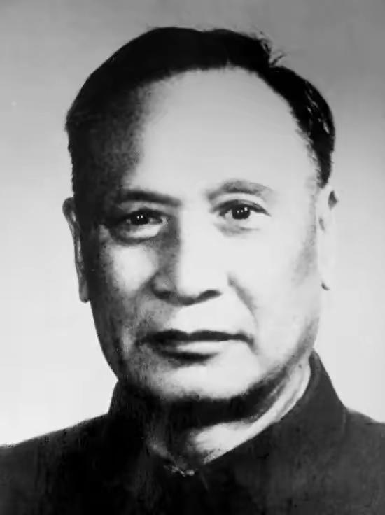 1949年9月，毛人凤拿着一份四百多人的枪决名单让卢汉签字，卢汉以证据不足拒绝签