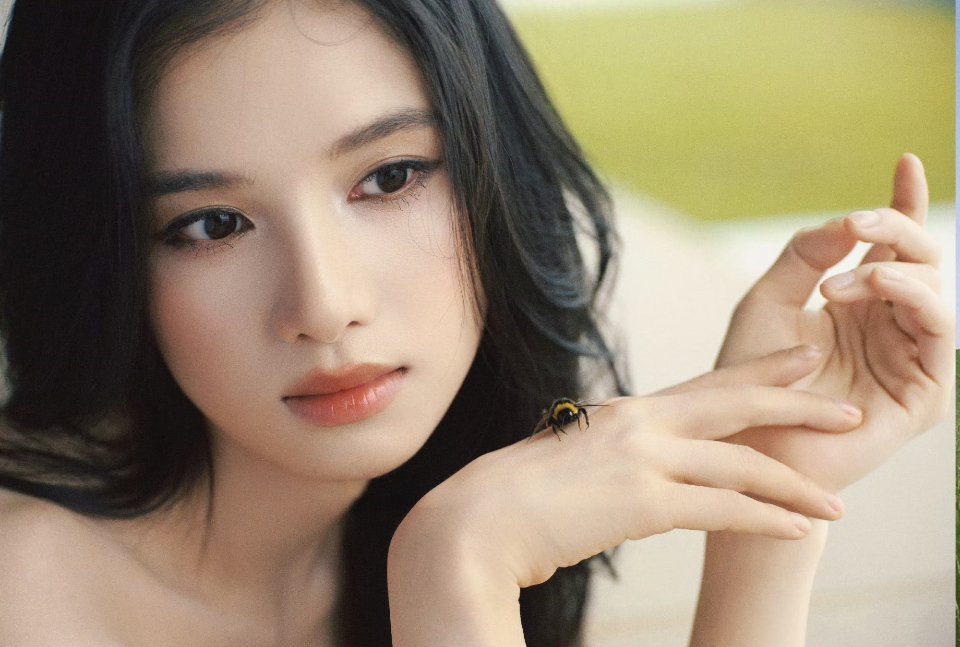 张婧仪猎豹女王具像化第一个发现张婧仪豹塑的简直是天才，此女的山根痣简直神来之笔张