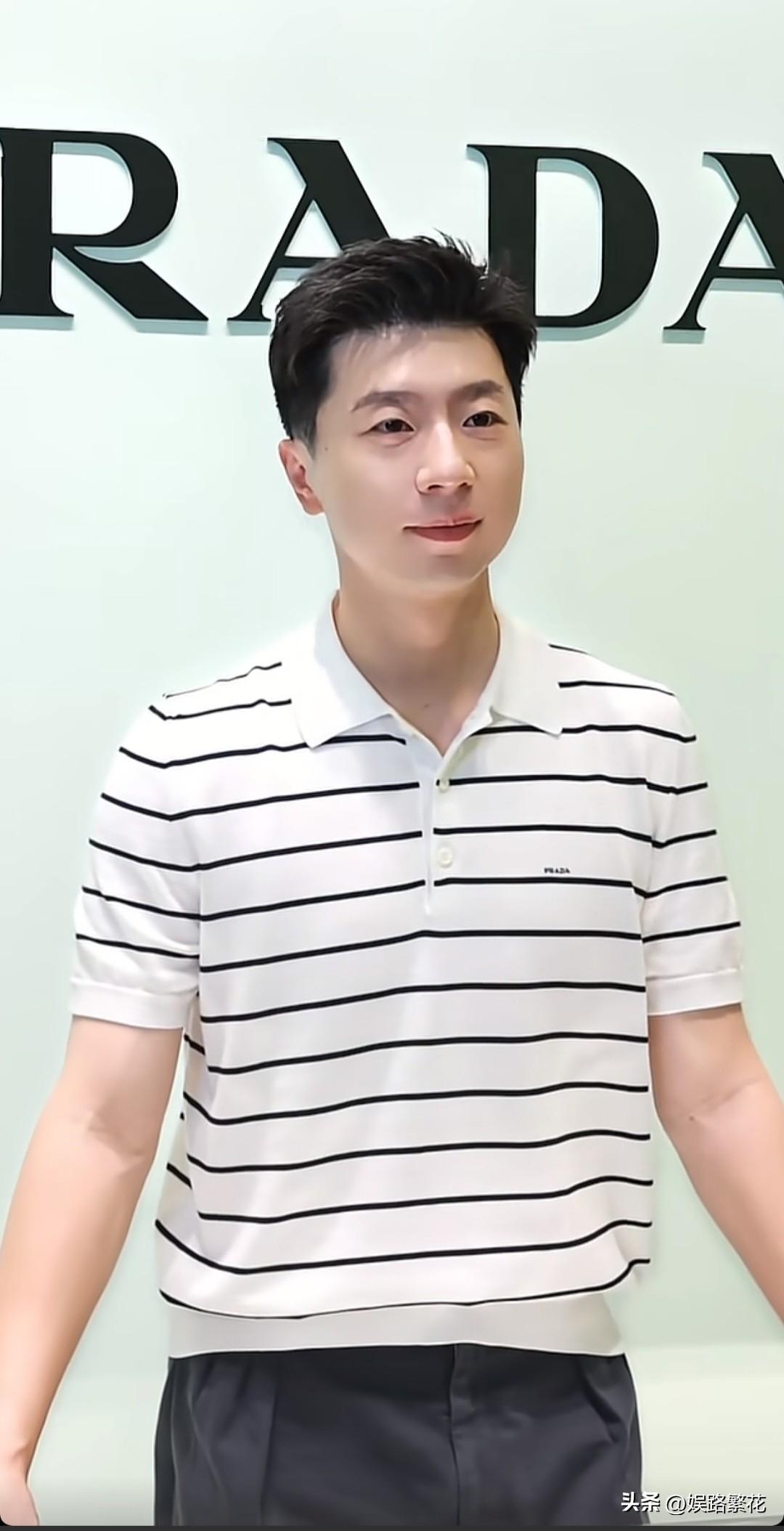 6月9日，马龙亮相深圳湾万象城Prada新店开幕活动。一身黑白条纹针织Polo衫
