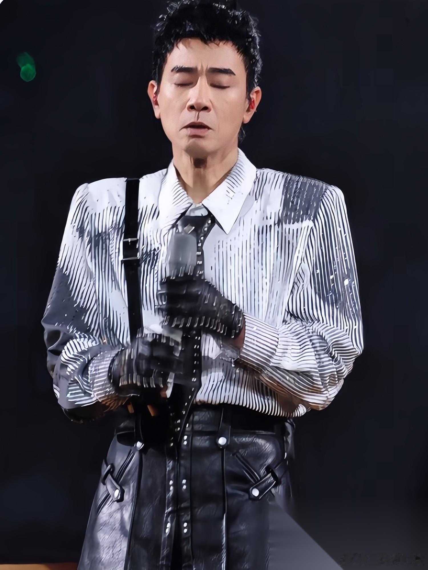 陈小春这次演唱会 告诉好多男人一个道理， 那就是找媳妇，不要只找漂亮的，要找那就