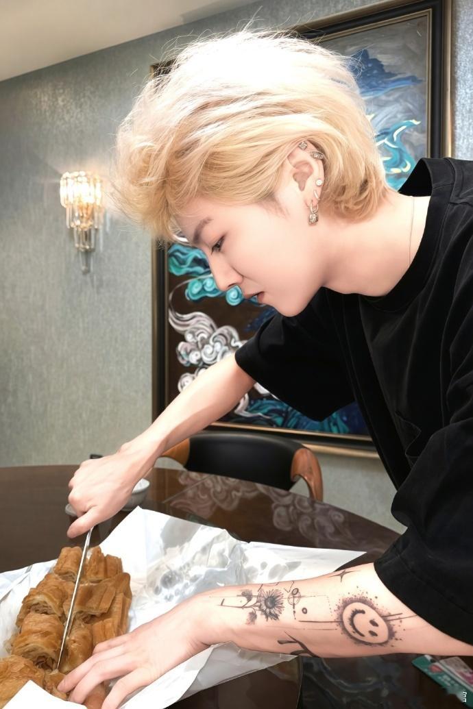 鹿晗说让她们听吧鹿晗gapday贵阳音乐节彩排路透流出，场外都能清晰听见歌声！原
