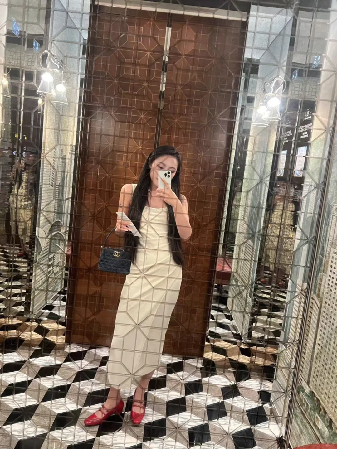 小说女主般的氛围感穿搭｜香港海景餐厅🍴