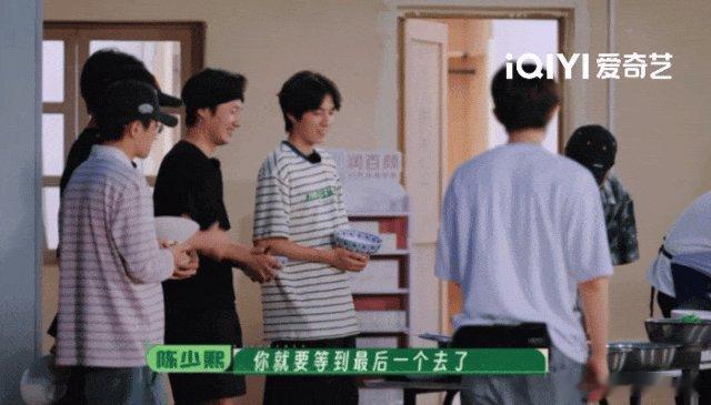 听说厨人要来做面整个后陡门都期待值拉满，陈少熙刚从大棚回来就说为这顿已经饿了三天