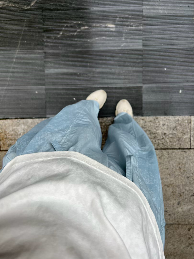 下雨不带伞，天下第一懒，说的就是我 临出门时候还看过，外面在下雨☔️。出门穿鞋子