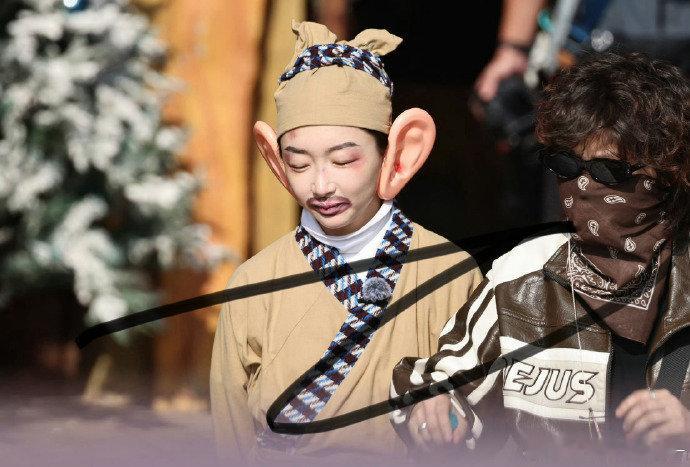 周冬雨cos还原度周冬雨cos梁朝伟还原度 周冬雨cos梁朝伟还原度 