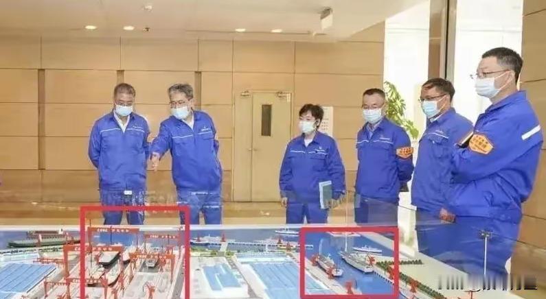 好家伙，这是几艘航母、两栖攻击舰同框，吓人[捂脸]