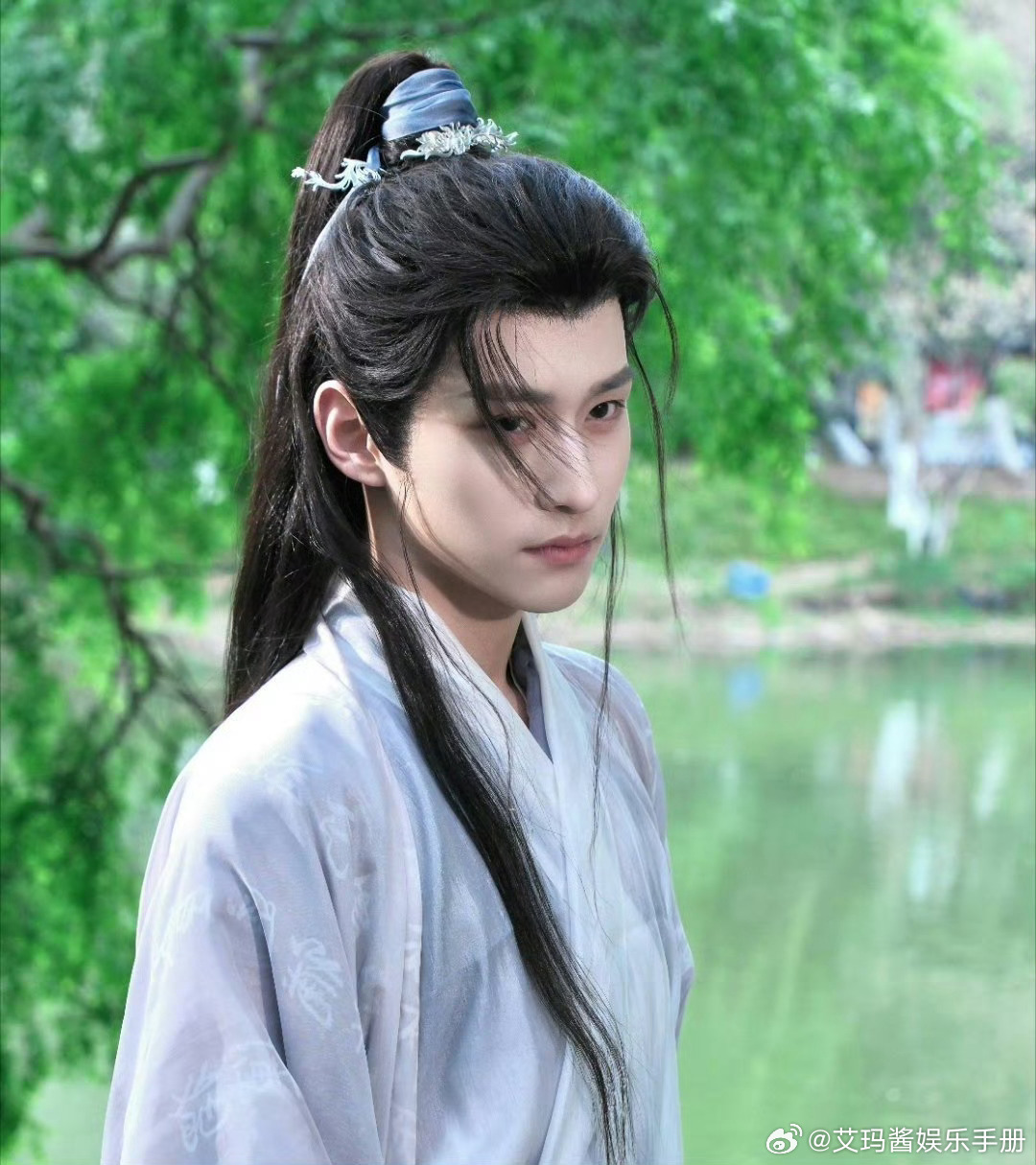 🍉网传👖《不醒》阵容暂定：陈都灵 侯明昊 徐振轩，预计Q3开机，你期待吗？ 