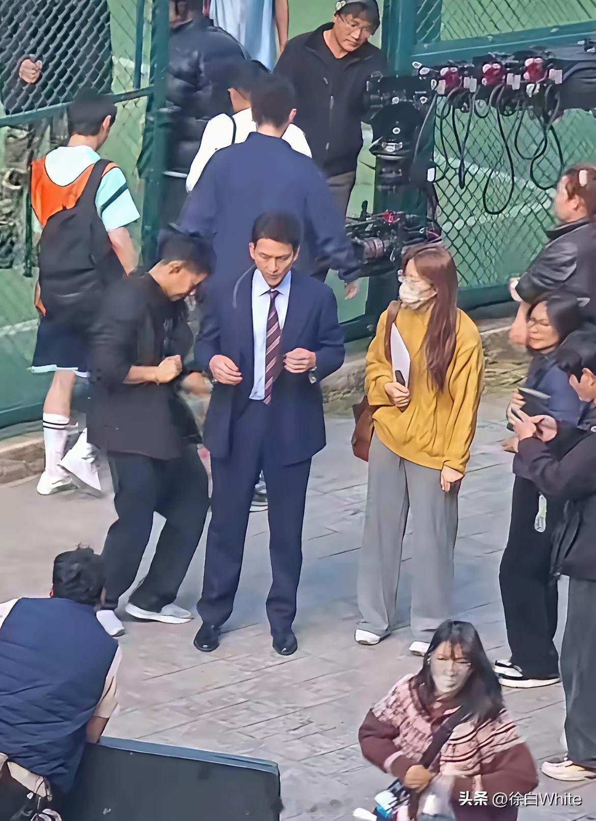 tg12月27日，欧豪新剧路透，原以为是《玉兰花开君再来》剧组，但又觉得不像，去