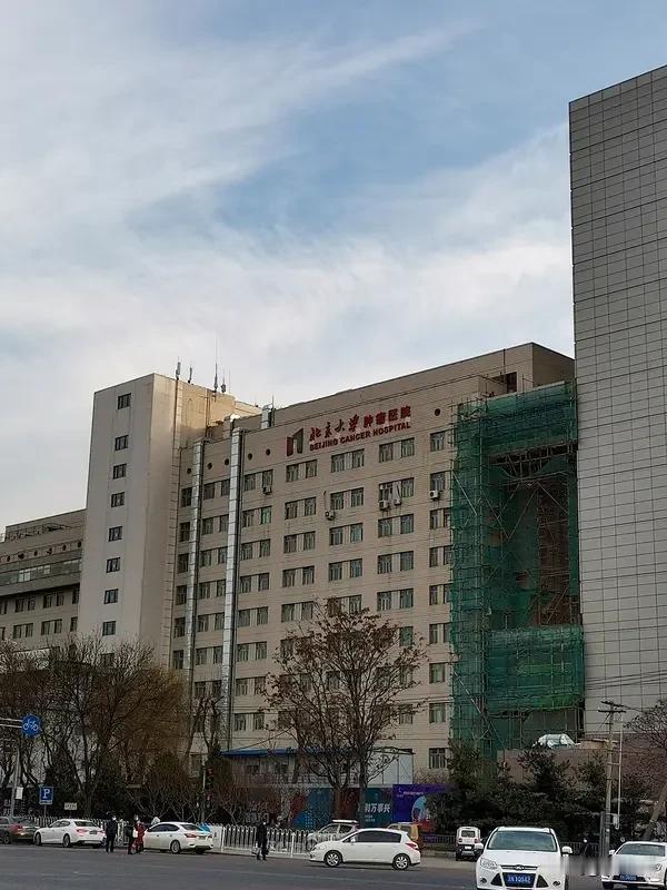 肿瘤医院常年人满为患，根源是多重现实因素叠加。人口老龄化加剧，人均寿命延长，癌症