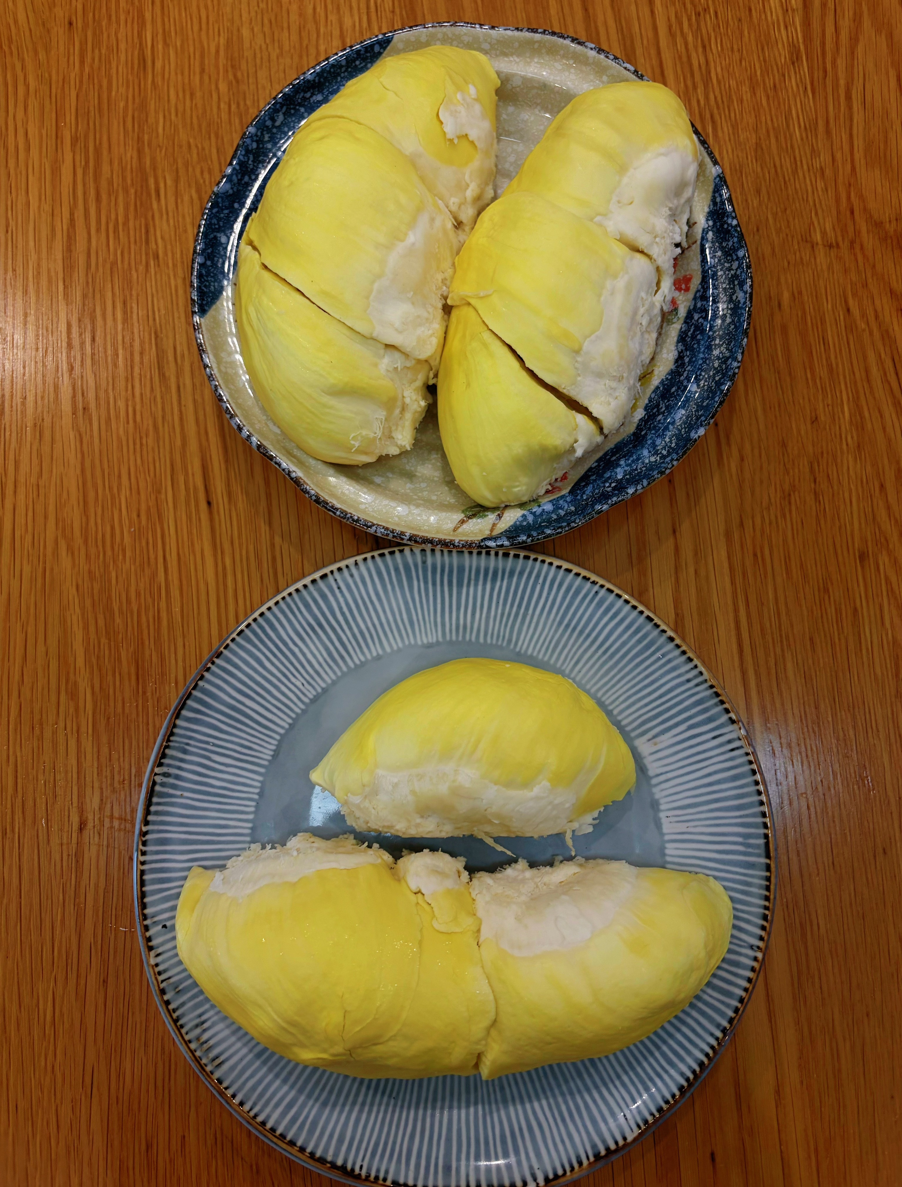 刚刚开了一个报恩榴莲，皮薄肉厚干包，完美～