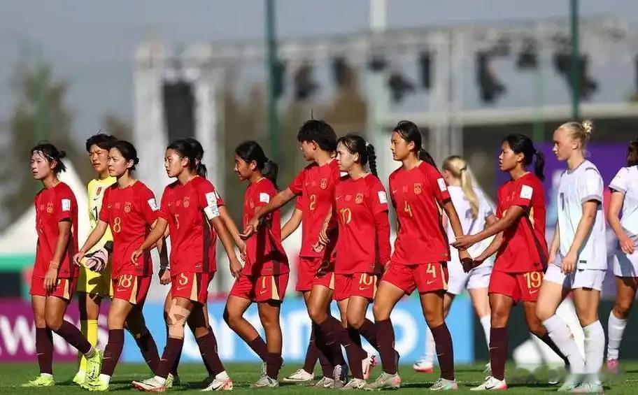 球迷陶醉了只有马晓旭清醒
北京时间8月19日晚，上海明日之星杯，U17中国女足3