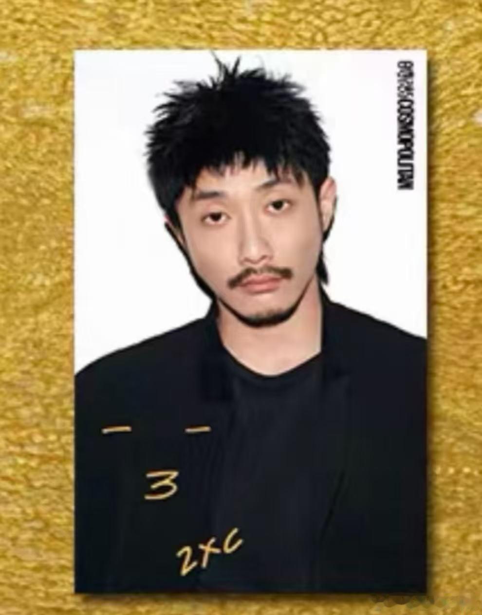 张兴朝连字都长在我的笑点上 我不行了，刷到几个张兴朝的签名，不是潦草的小学生字体
