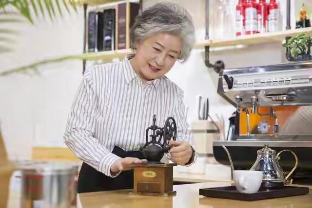 退休的模样，从无标准答案
 
退休生活该是什么样子？是清茶一盏悠然度日，还是琐事