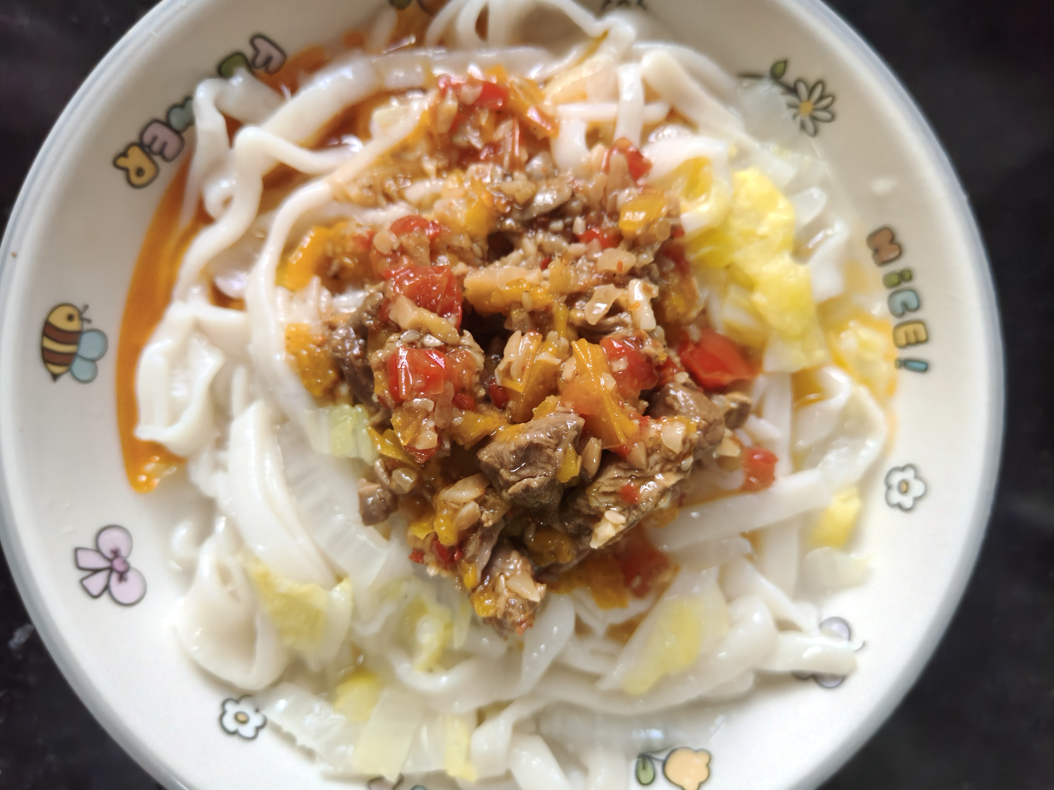 香辣牛肉酱拌手擀面+清炖排骨 