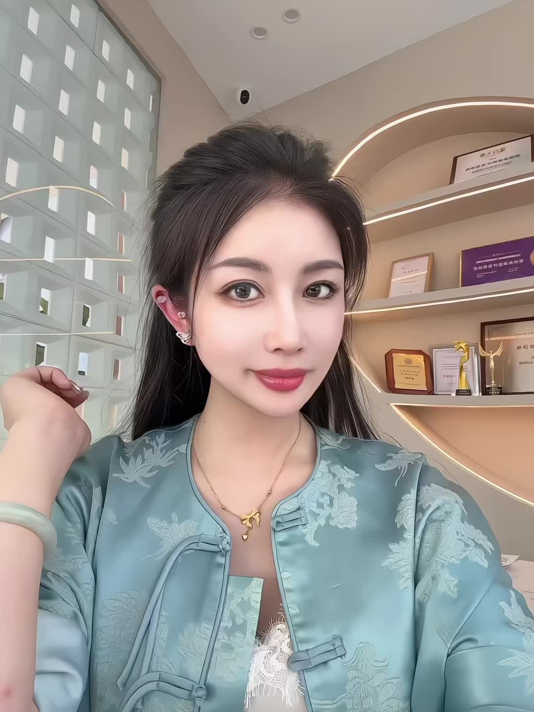 Hi 🫶   ₀₅.₀₇🐈 “偶尔也要感谢自己，一个人走了那么多的...