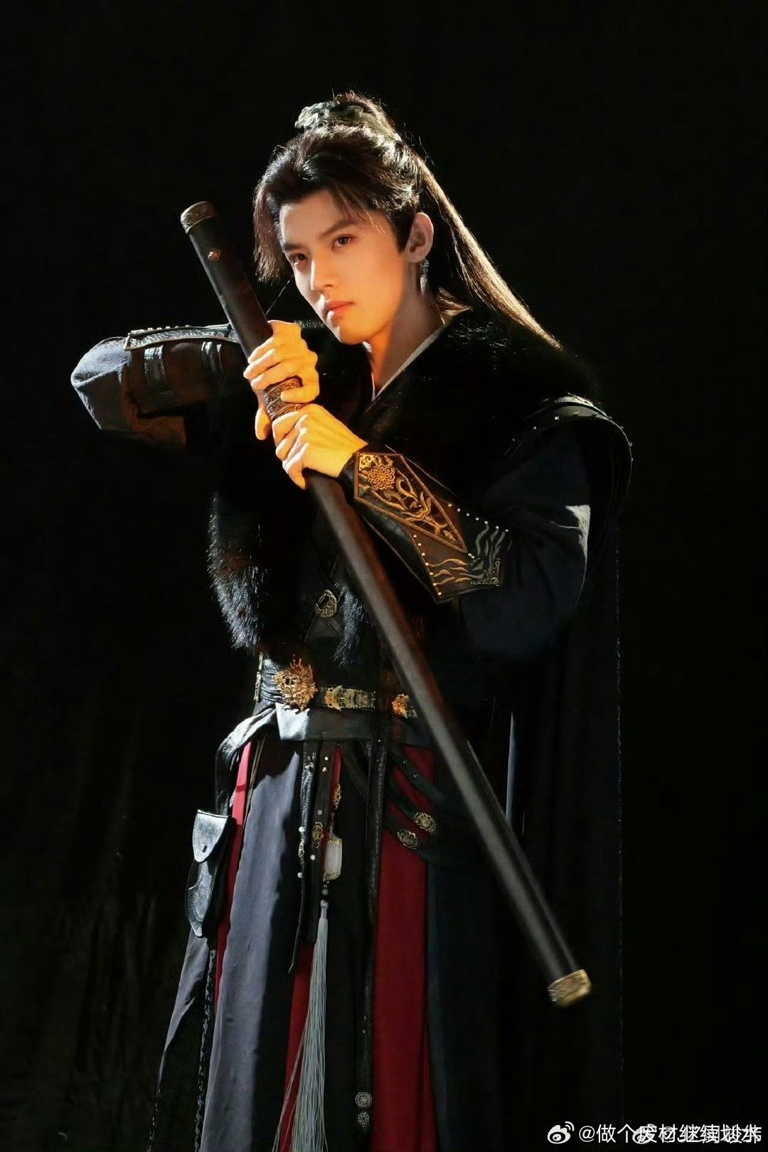 周峻纬长文回应带资进组 周峻纬首当男主剧播放量就破亿！实力超亮眼，妥妥的宝藏男孩