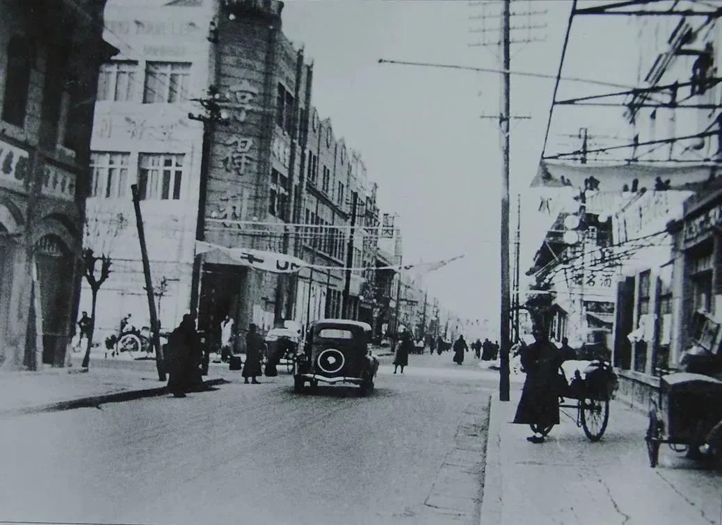 1940年代北方一个普通城市的市民生活，那时南北经济发展至少不相上下。
